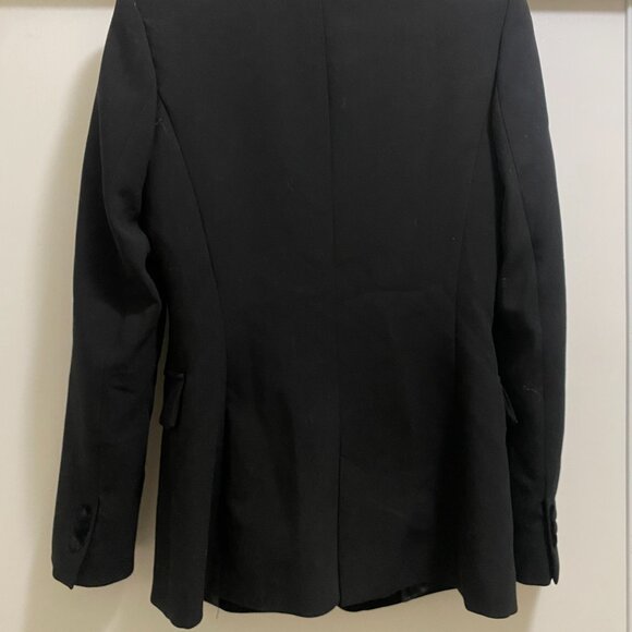 Structured Black Zara Blazer with Velvet Lapel - Picture 2 of 6
